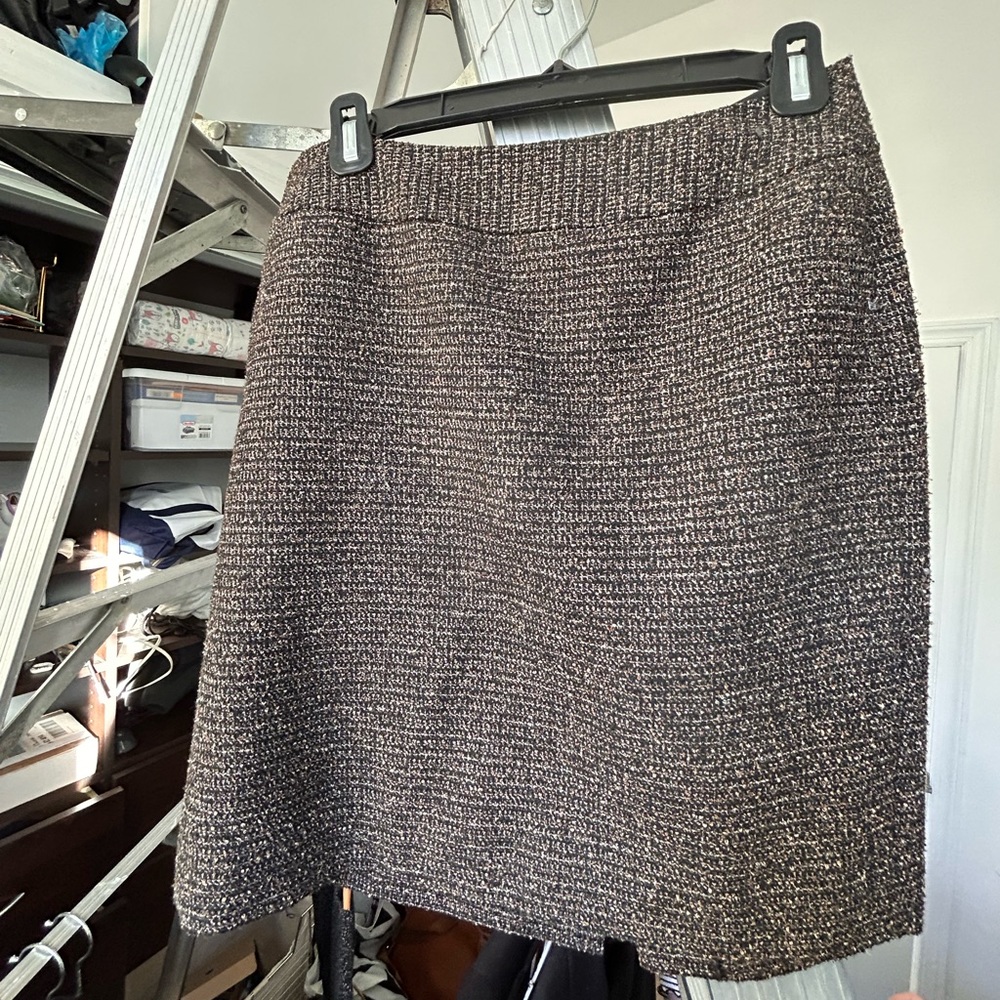 Halogen above the knee pencil skirt